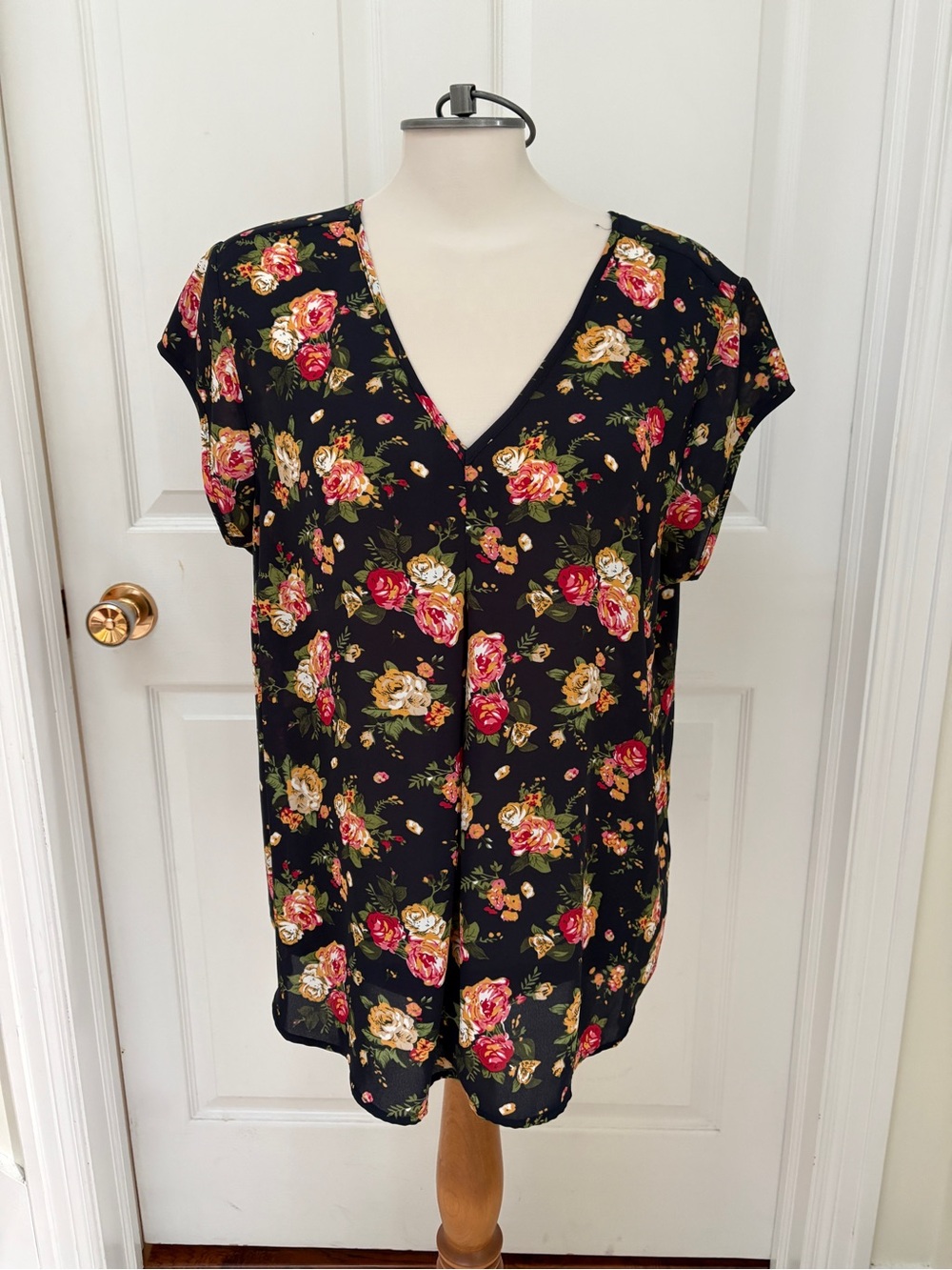 DR2 Black Floral V-Neck Short Sleeve Blouse